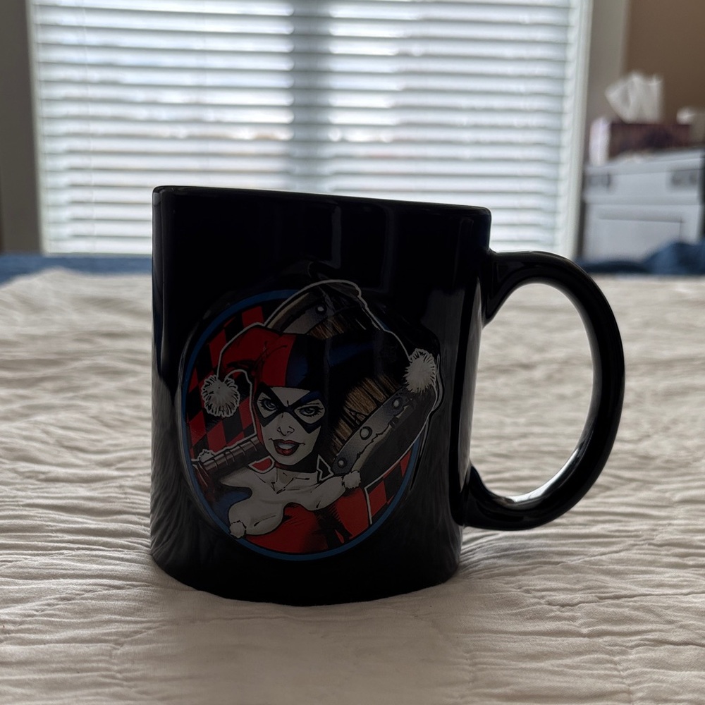 Harley Quinn Mug - Picture 2 of 5